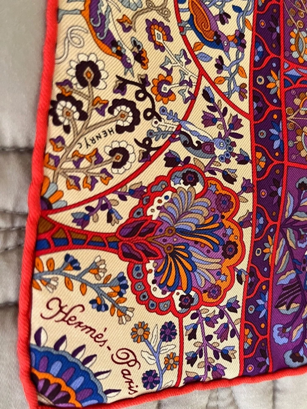 Vintage Hermes 45cm pochette scarf "Au Pays Des Oiseaux Fleurs" - Picture 5 of 6